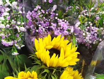 Заглянем в отдел срезанных цветов?